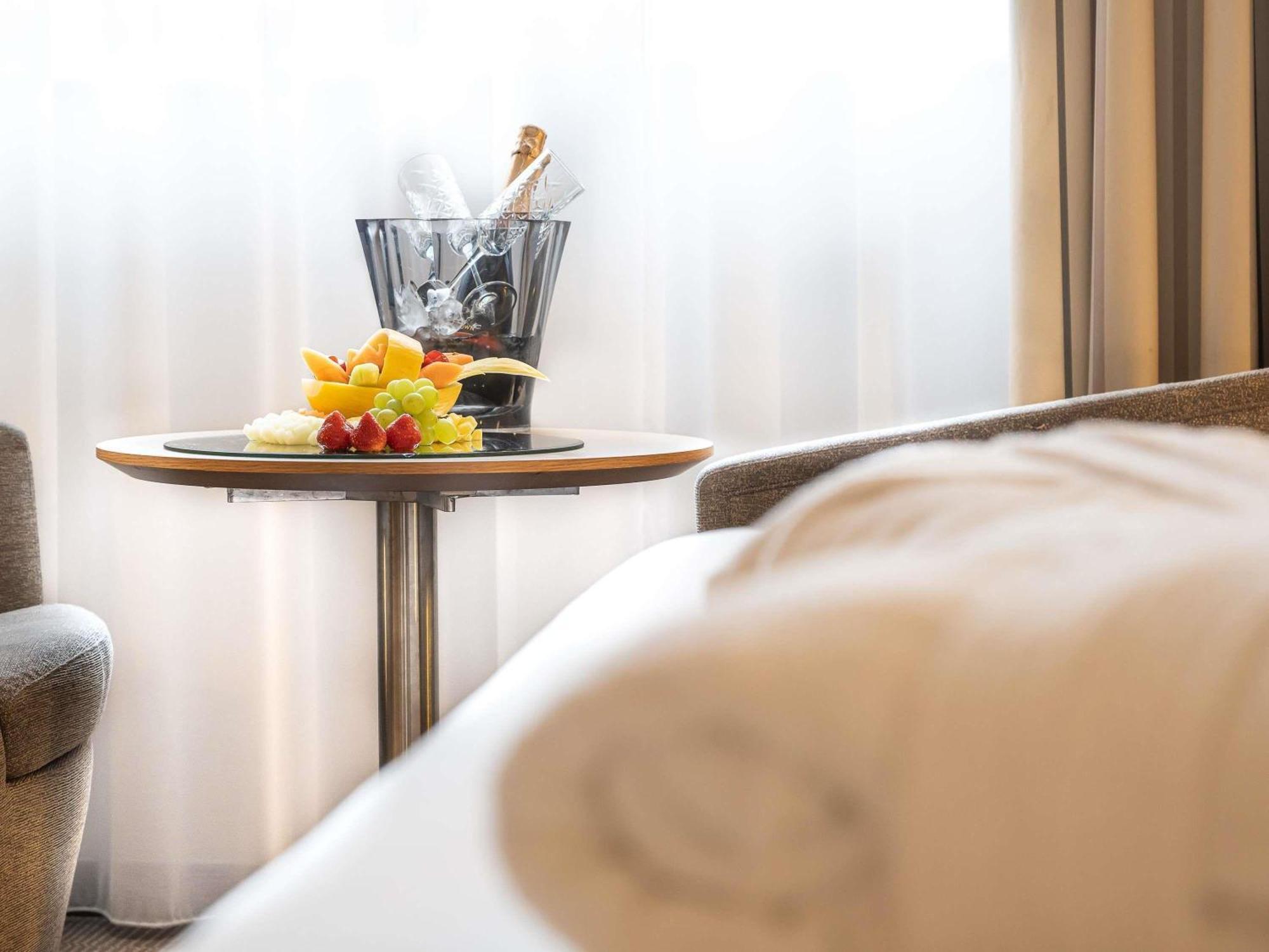 Deluxe Queen Room with Balcony and View